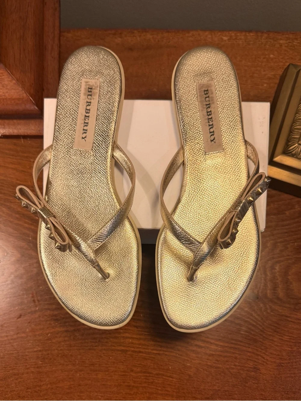 Burberry Metallic Leather Gold Studded Bow Thong Flip Flop Sandals Size 7.5 $695